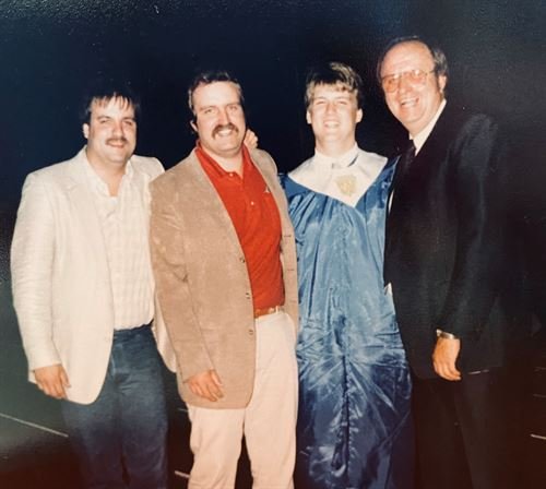 Benis Glen Lee - Photo 3