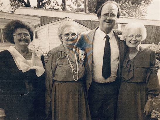 Benis Glen Lee - Photo 8