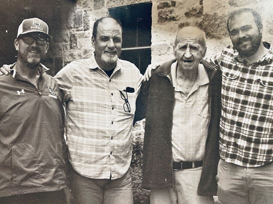 Benis Glen Lee - Photo 39