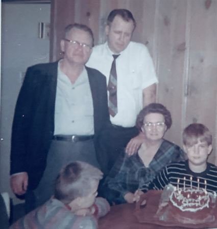 Benis Glen Lee - Photo 60