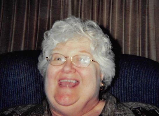 Linda Peet - Photo 11