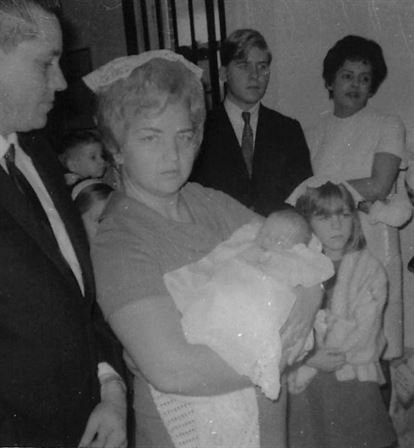 Veronika "Ronnie" Richard - Photo 4