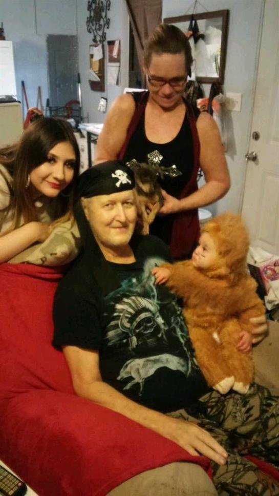 Charles Hughes - Photo 4