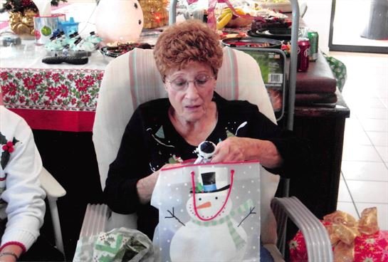 Rena Mendoza Veillon - Photo 2