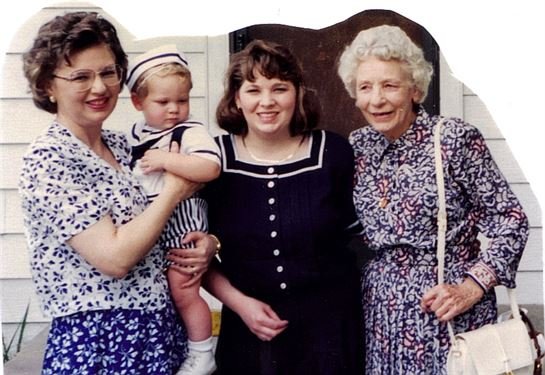 Gladys Eva Hall - Photo 23