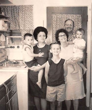 Eva Perkins - Photo 18