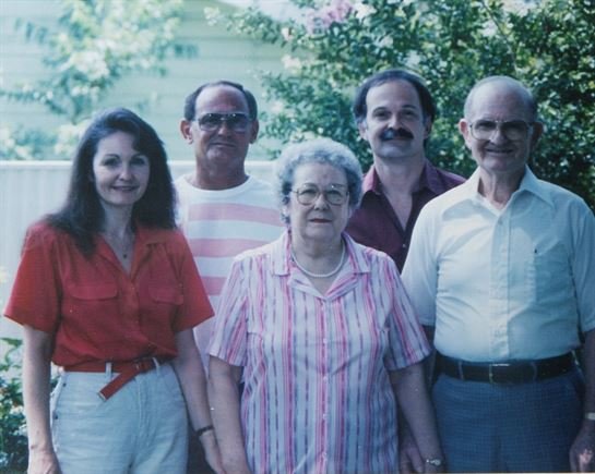 Lester Ray Robins - Photo 2