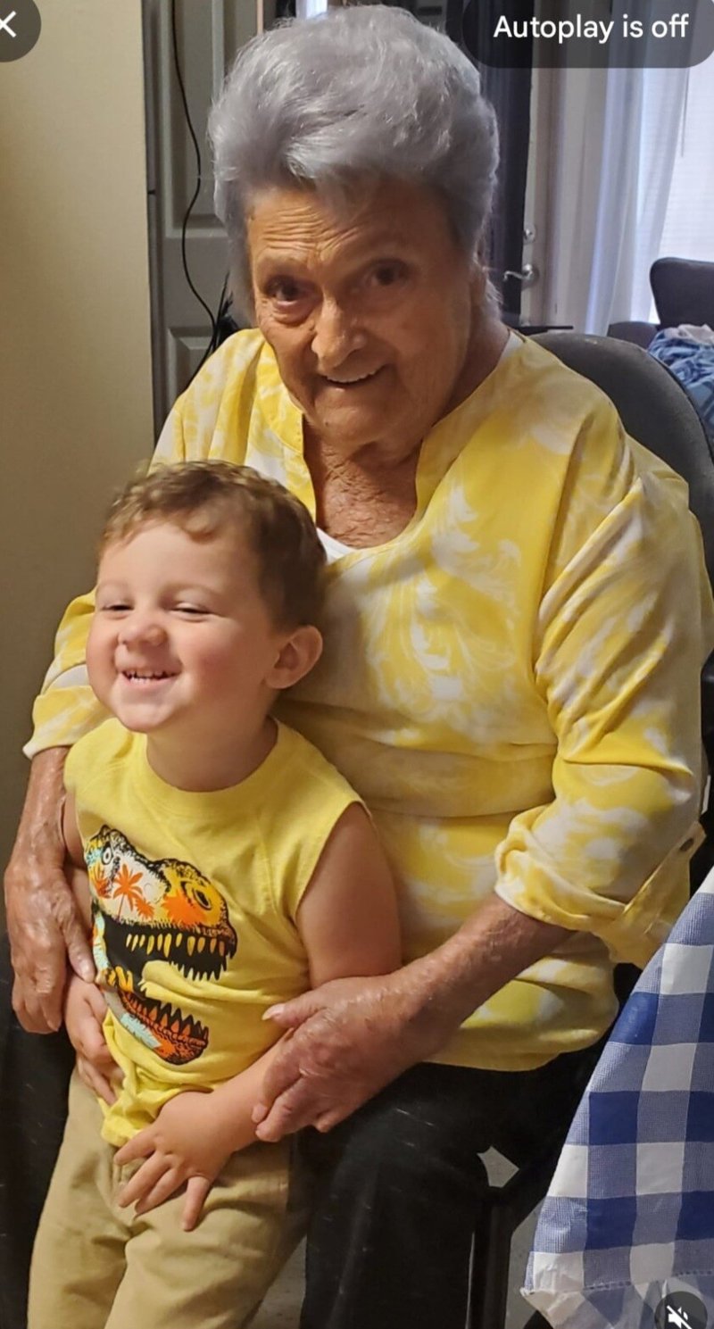 Violet Lorraine Hunt - Photo 58