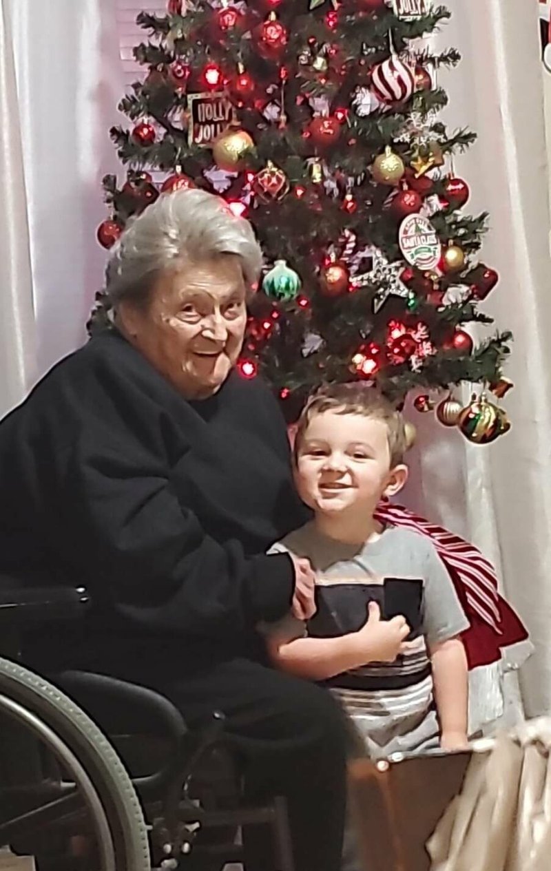 Violet Lorraine Hunt - Photo 81