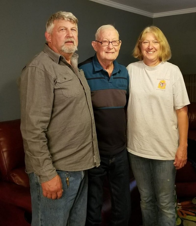 Robert "Bobby" Moore - Photo 34