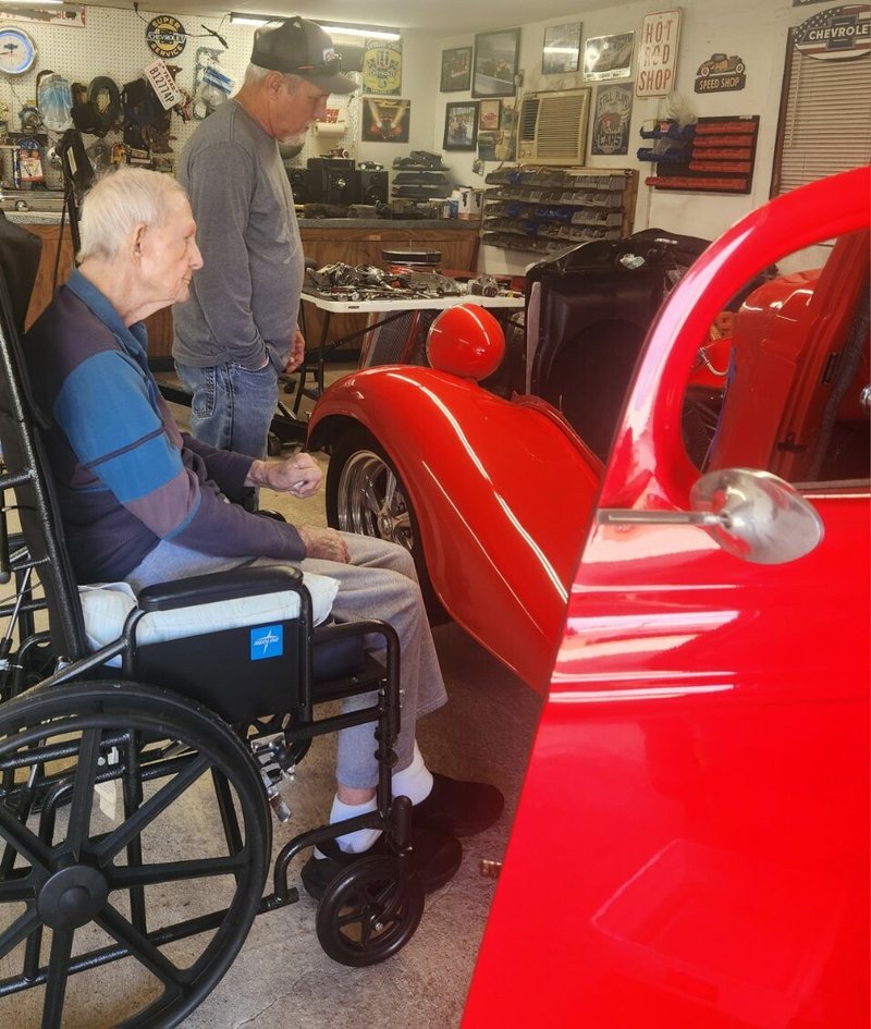 Robert "Bobby" Moore - Photo 38