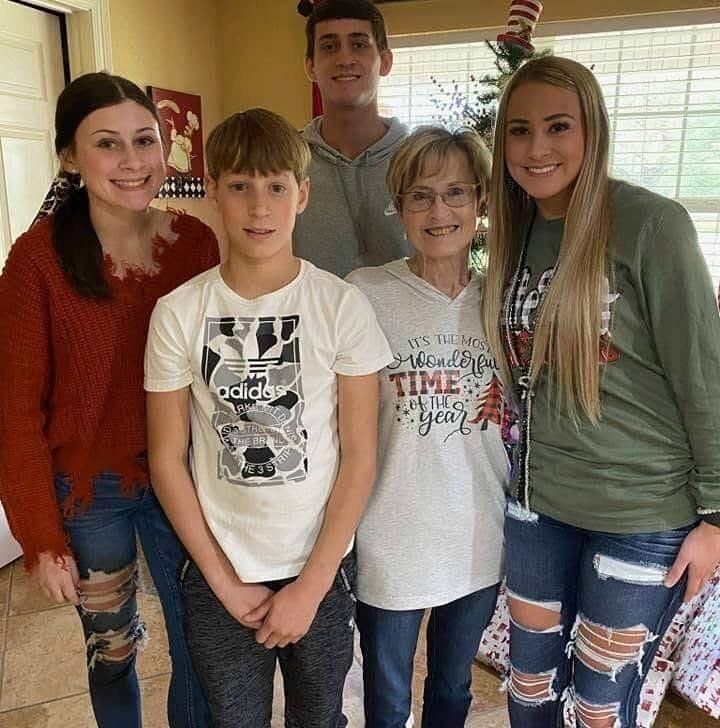 Debbie Lynn Vidrine - Photo 37