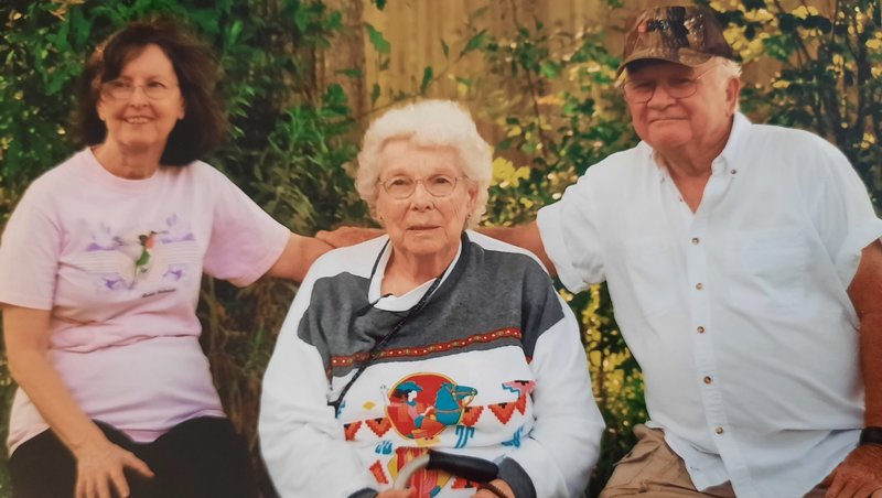 Charlotte Ilene Petry - Photo 6