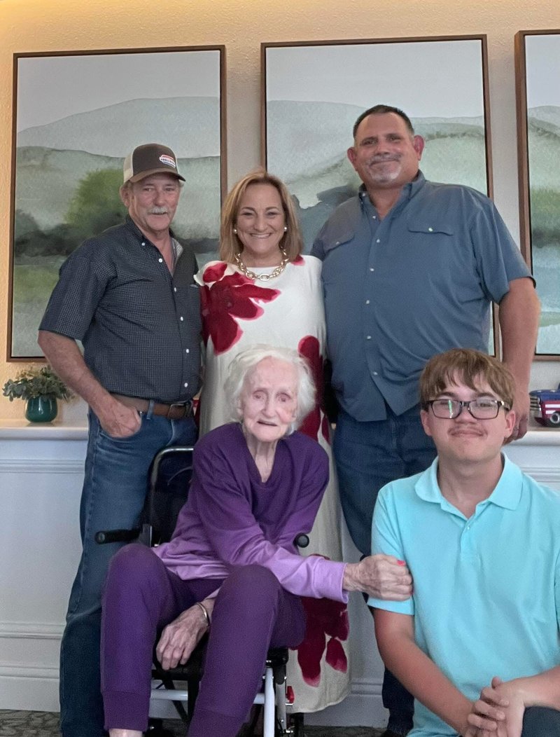 Billie Lou Delaney Leger - Photo 98