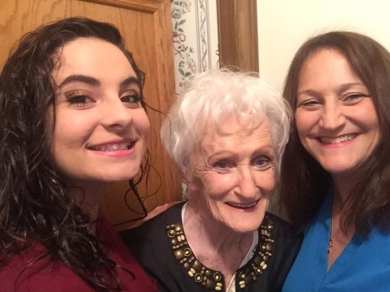 Billie Lou Delaney Leger - Photo 181