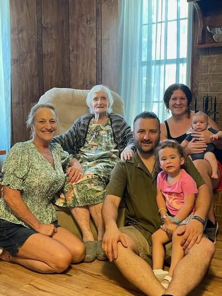 Billie Lou Delaney Leger - Photo 232