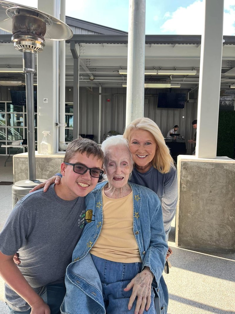 Billie Lou Delaney Leger - Photo 237