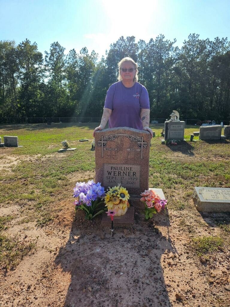 Helen Louise Hembd - Photo 5