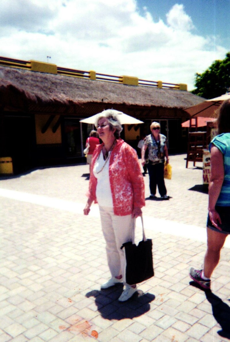 Ola Almedia Sanders - Photo 88