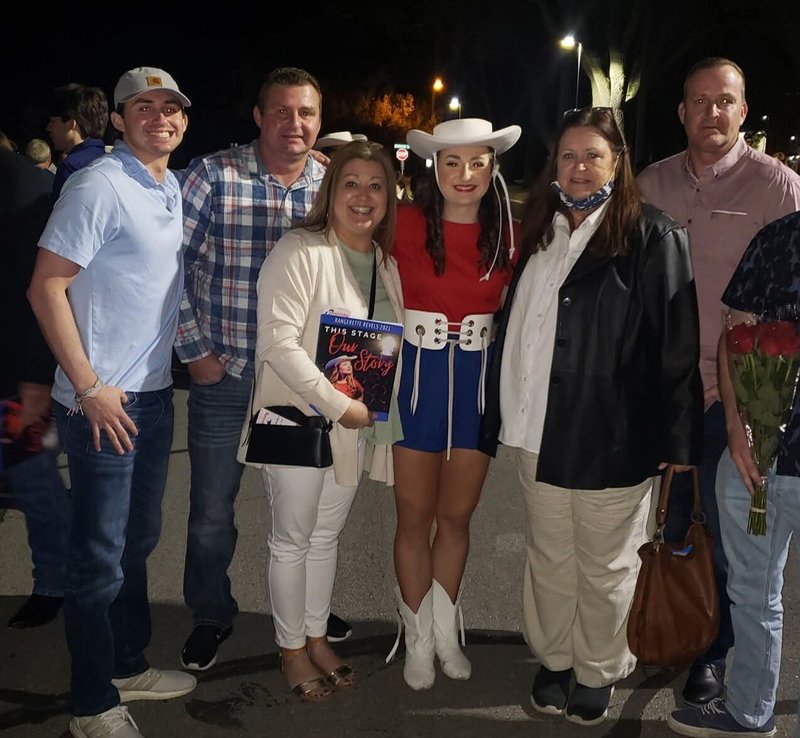 Madeline Carol Moore - Photo 9