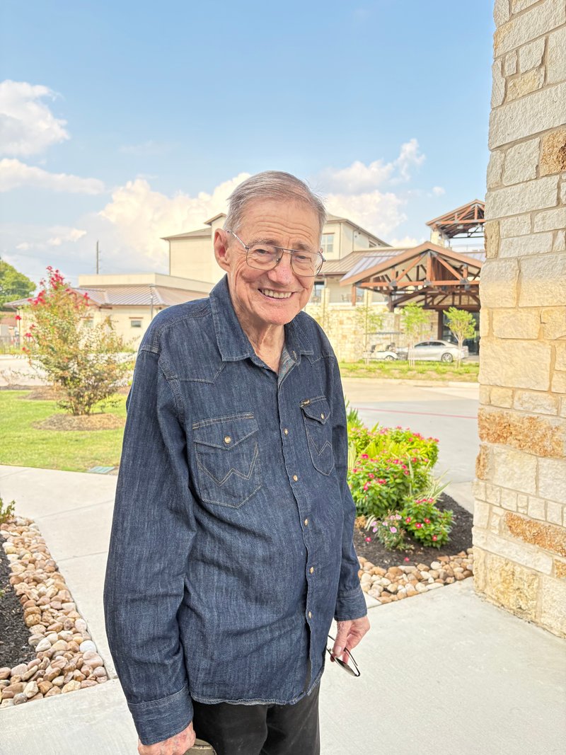 Dale Gordon Hutson - Photo 4