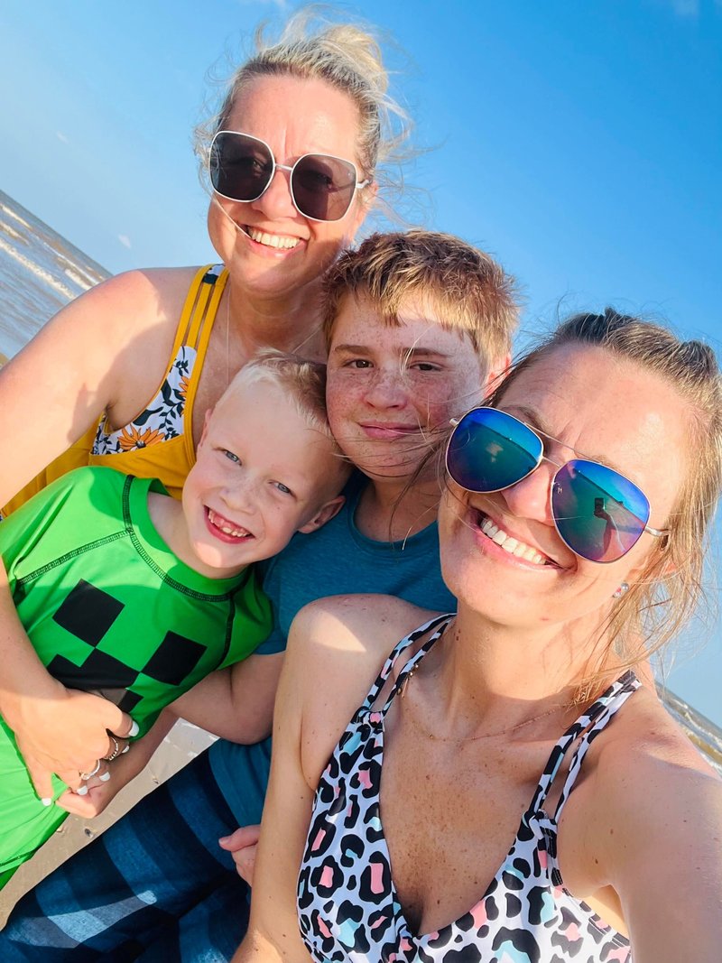 Regan Michele Taylor - Photo 110