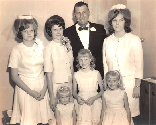 Anita Louise Bussell - Photo 86