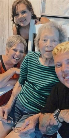 Evelyn Rose Montgomery - Photo 29