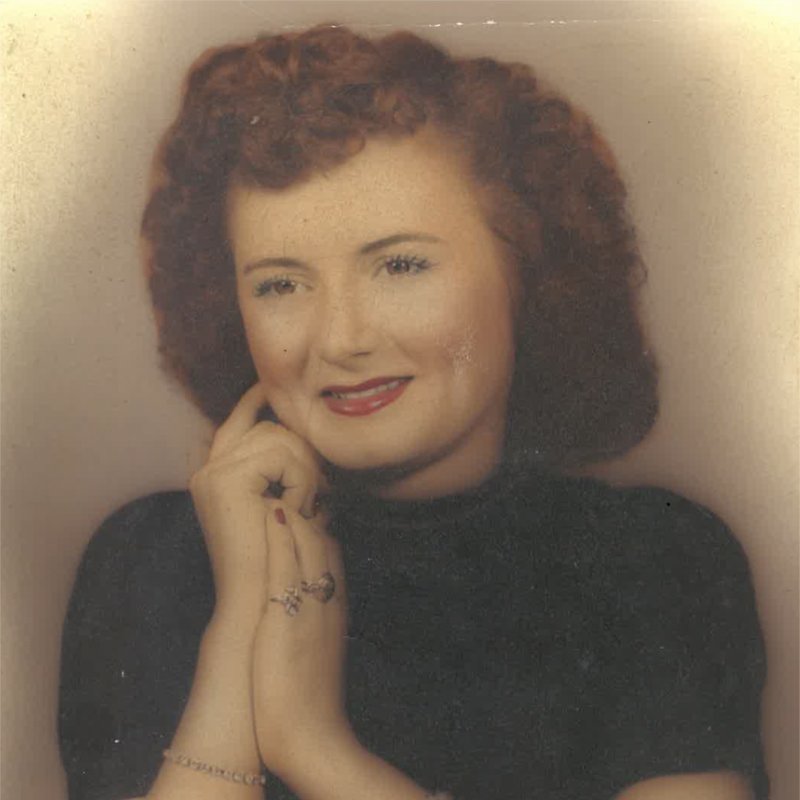 Emma Hardin - Photo 2