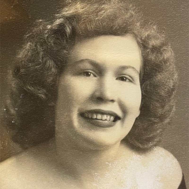 Elouise Van Pelt - Photo 2