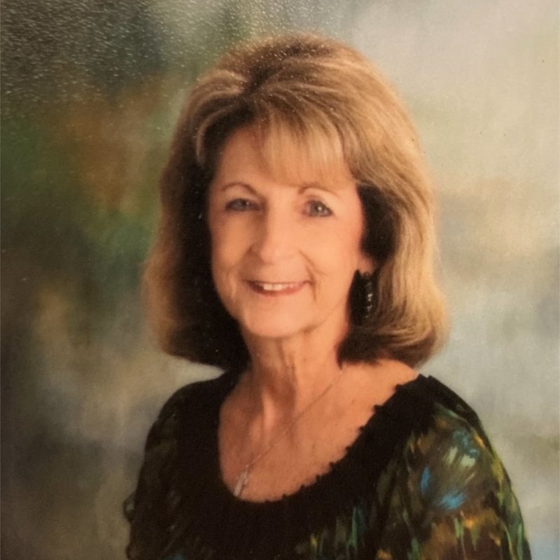 Linda Moore - Photo 2