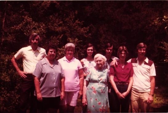 LaDonna Jean Laughlin - Photo 23