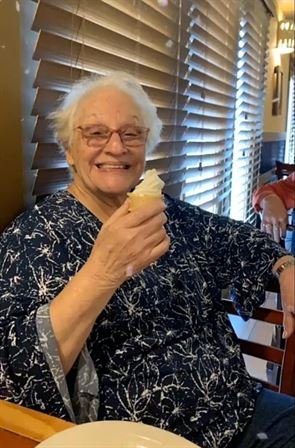 Christine Bukowsky - Photo 99