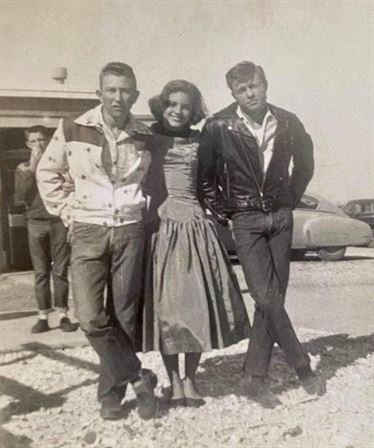 Johnny Bendy - Photo 75