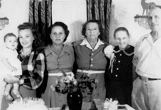 Doris Mary Hebert Denmon - Photo 30