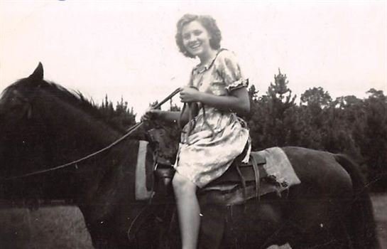 Christine Louise Moss - Photo 17