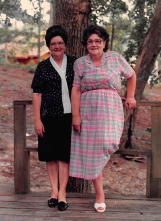 Christine Louise Moss - Photo 37