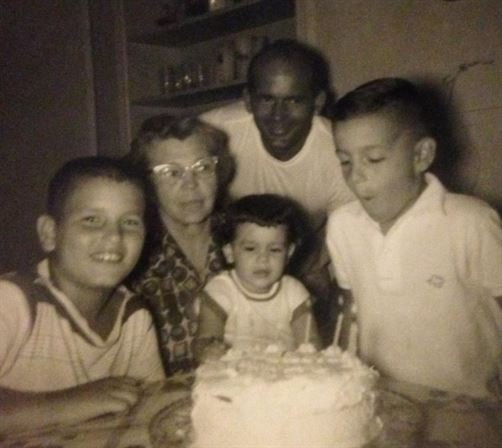 Elton DeWitt Gipson - Photo 2